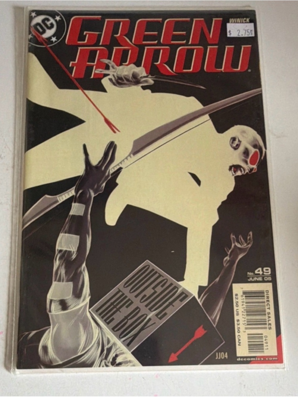 DC Green Arrow Comic Cover - Black, Cream, Red Accents